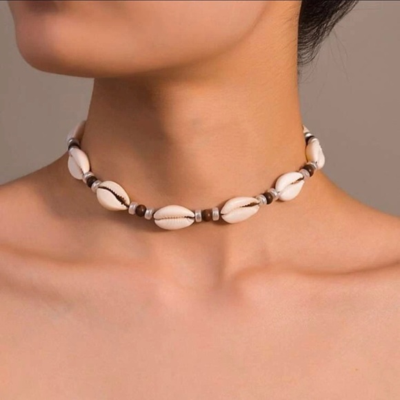 Jewelry - NWT 90s Pukka Sea Shell Neckline
